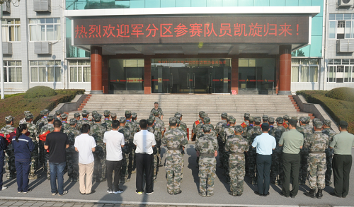 柳州军分区领导迎接参赛官兵部门网站审核:党委武装部 钟旭学校主站